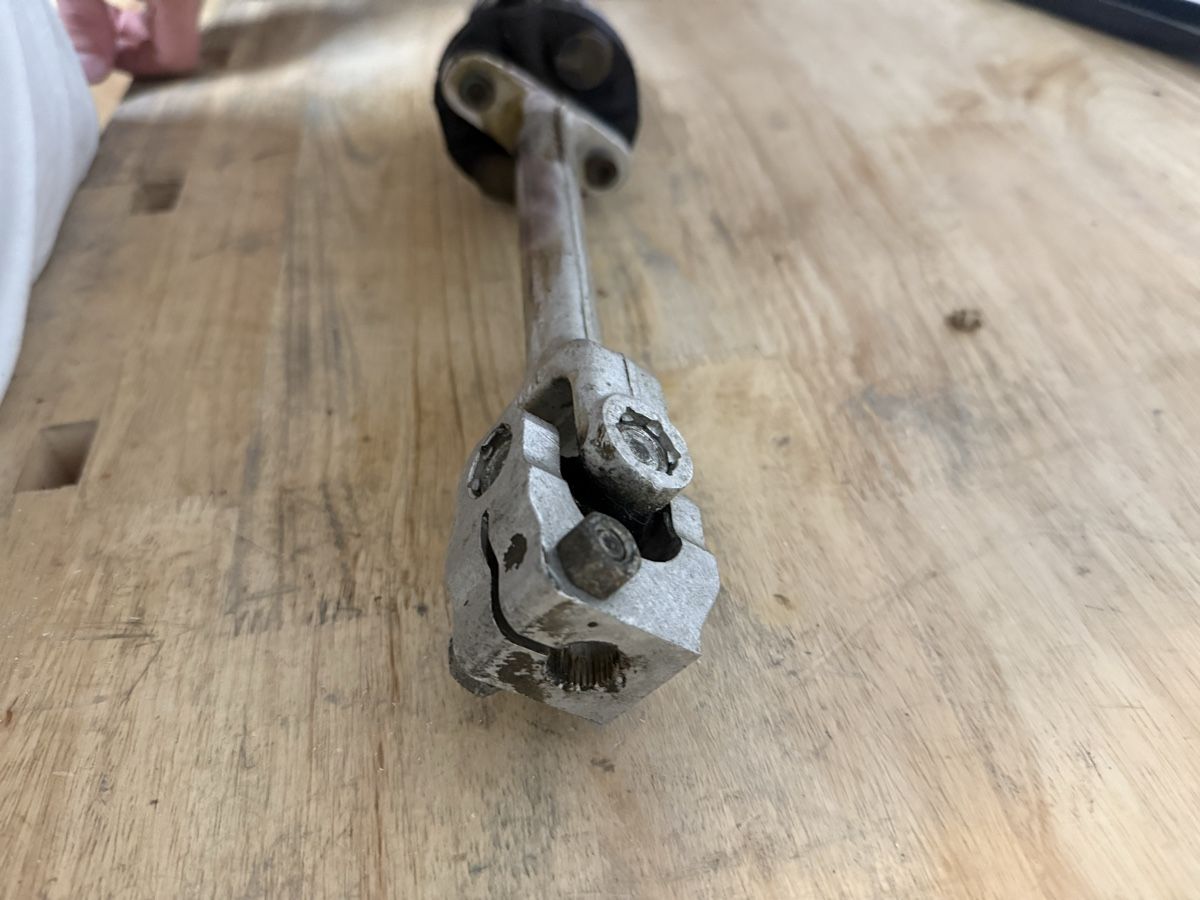 BMW Tutti pezzi di ricambio auto: Original BMW E30 Kreuzgelenk – Usato da Lachen SZ venduto da joe_jkx8