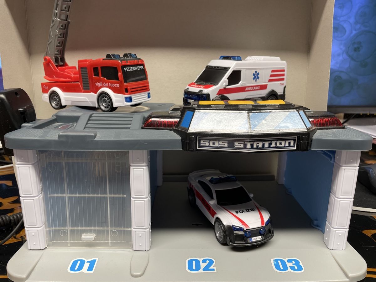 Dickie Toys Giocattoli: SOS Station mit 3 Einsatzfahrzeugen – Usato da Vordemwald venduto da Youko 1