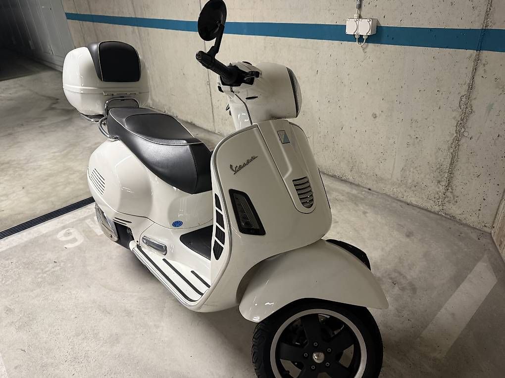 Vespa Scooters: Vespa 300 Super GTS – Gebraucht aus Zürich von Chevy7