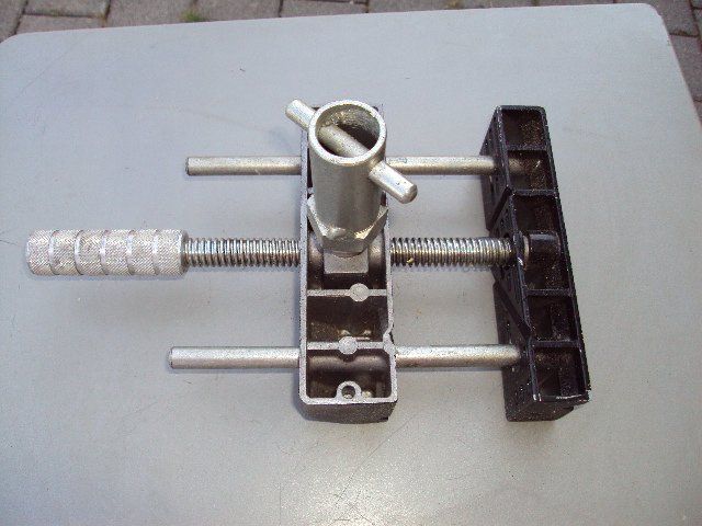 Tutti gli attrezzi: Schraubstock - Aluminium - Backenbreite 150mm – Usato da Kaltbrunn venduto da hotspot74 1