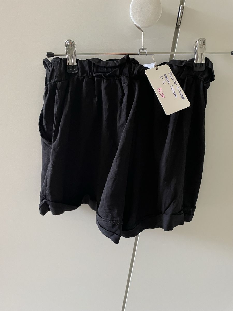 Pantaloni: Short noir taille haute T.S – Usato da Pully venduto da kaba07 1