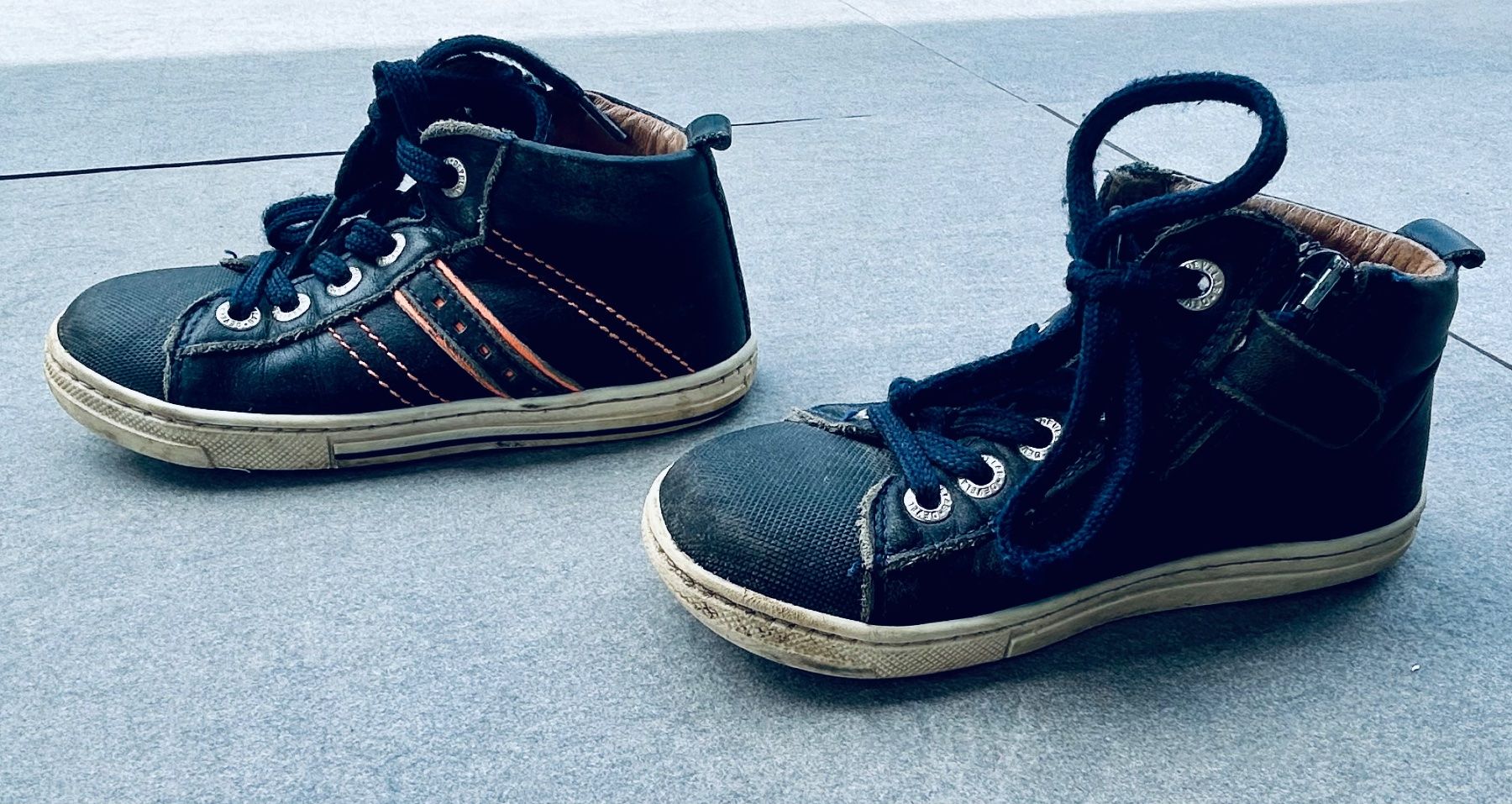Schuhe für Jungen: Halbschuh Develab, Grösse 26 – Gebraucht aus Riedholz von Abendsonne 3