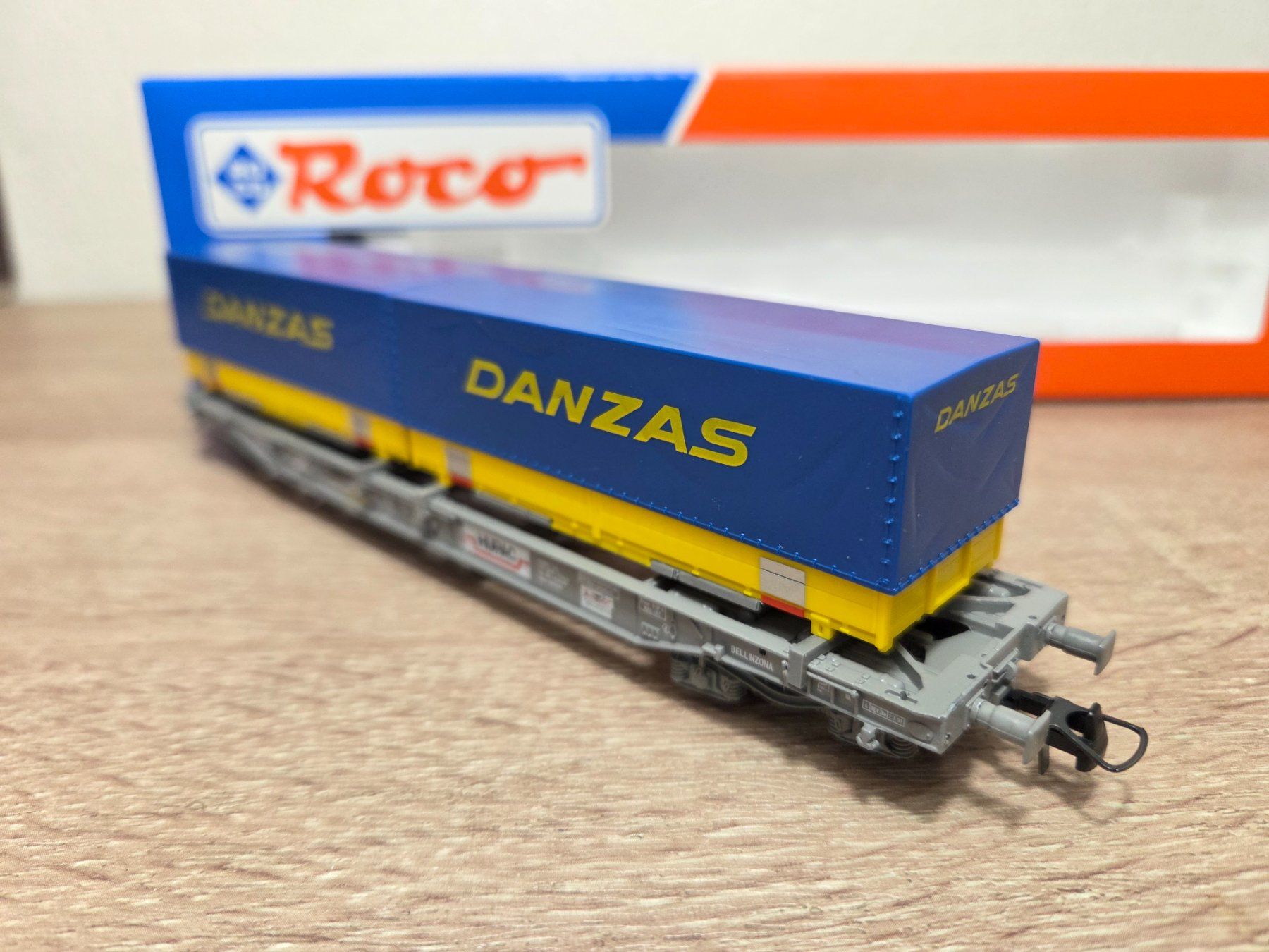 Roco Modelleisenbahnen: Roco 46347 Containerwagen Danzas SBB H0 – Neu und originalverpackt aus St-Aubin-Sauges von Lo_Go 3
