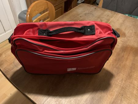 Geräumige rote Sport / Laptoptasche
