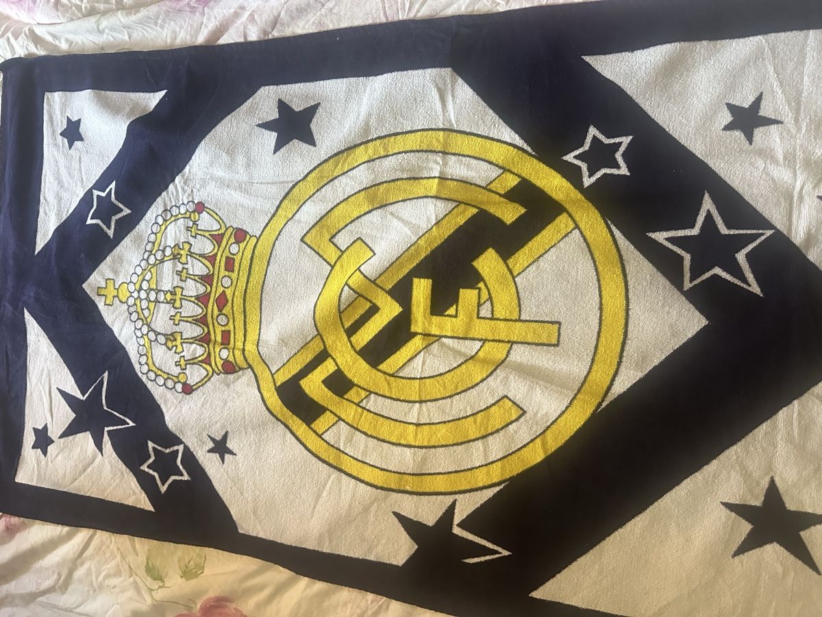 Serviettes de bain: Real Madrid Badetuch 170x 68 – D'occasion à Uster par bek_v2ct 2