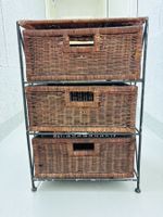 Commode bohème à 3 tiroirs en rotin avec structure en fer