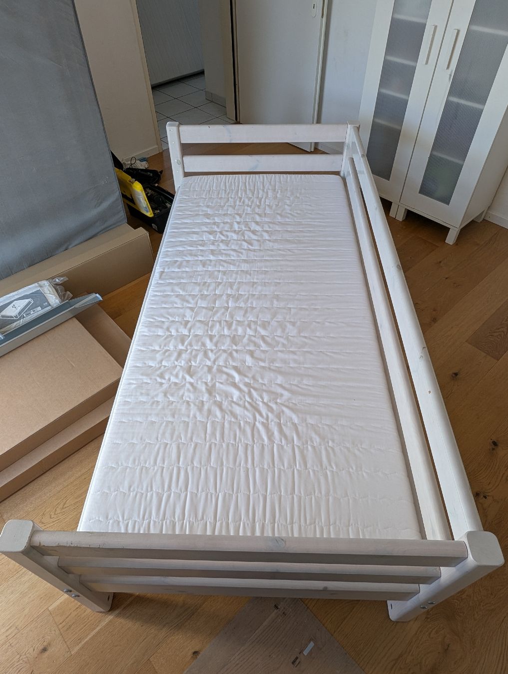 Flexa Letti: Flexa-Kinderbett 90 x 200 cm mit Matratze – Usato da Niederweningen venduto da Davebond888