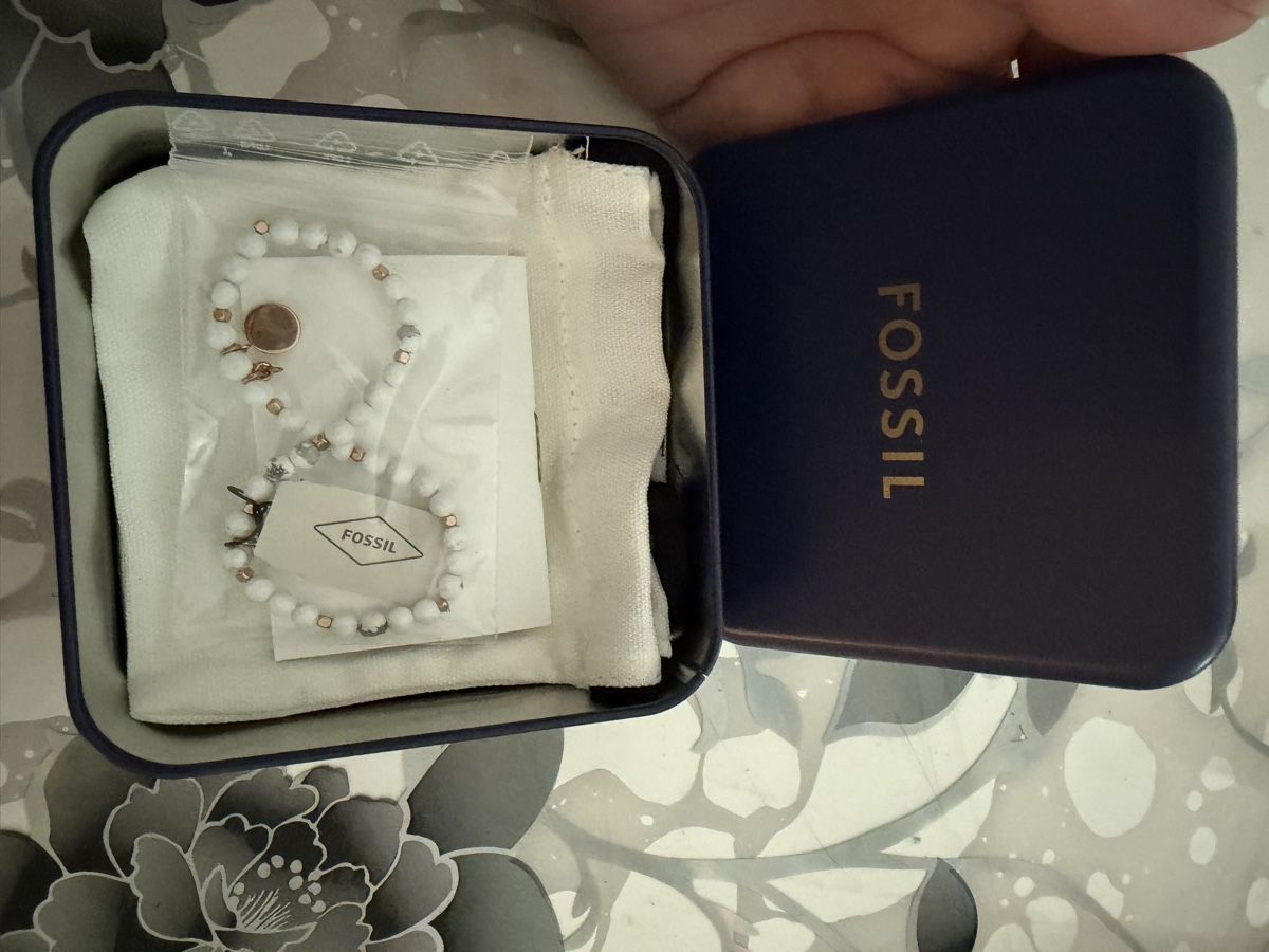 Fossiles: Fossil Armband – Neuf avec emballage d'origine à Turgi par ku-vo01