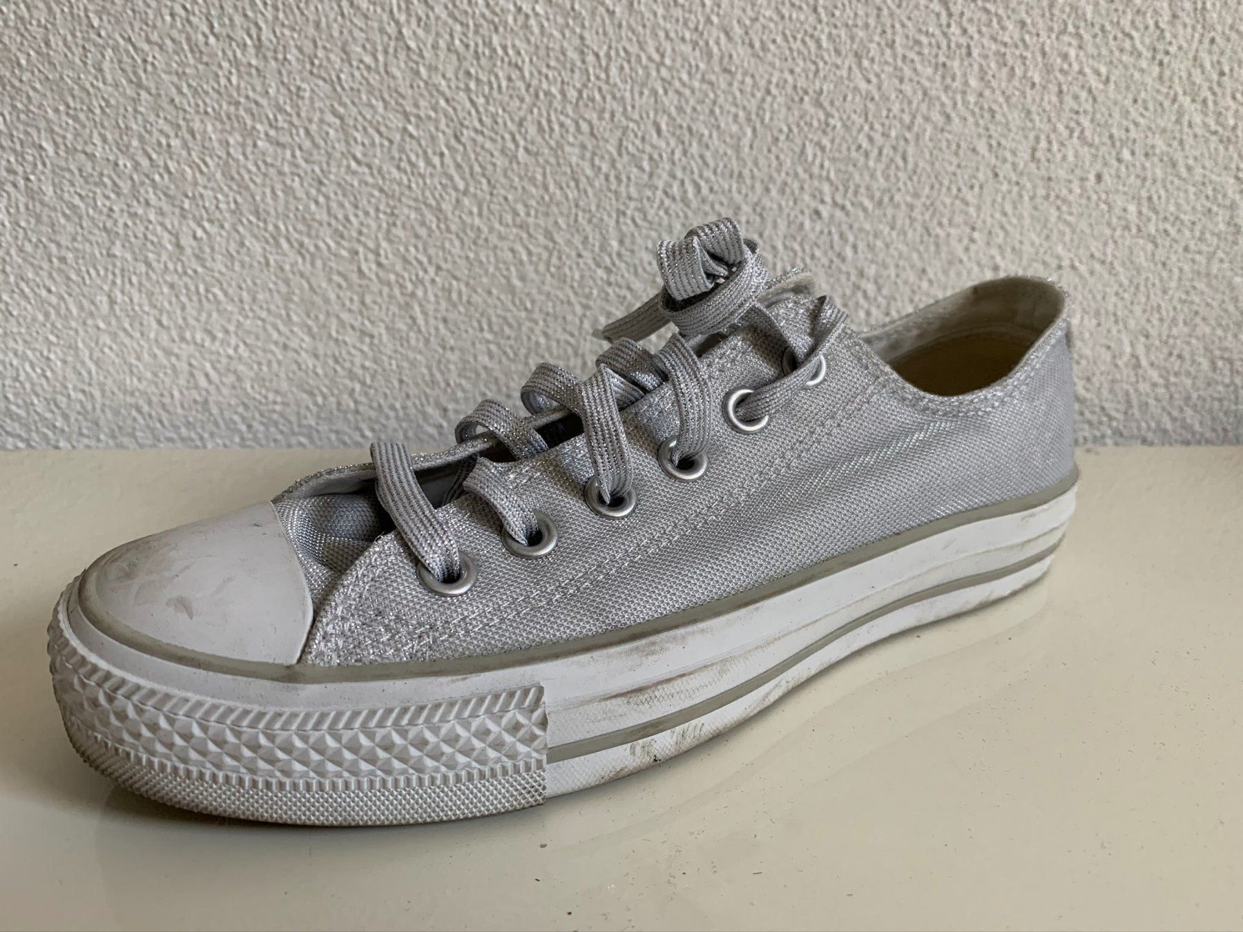 Converse Scarpe da donna: CONVERSE - Sneaker silber glänzend 37 – Usato da Zürich venduto da Diazaio 1