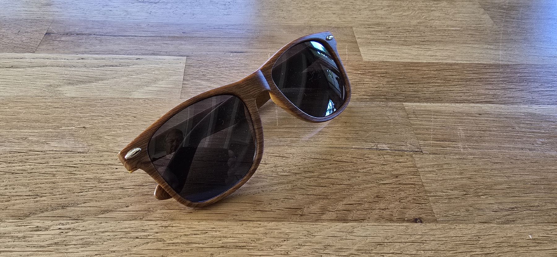 Brillen & Gläser: Sonnenbrille mit Holzoptik – Gebraucht aus Emmetten von Amelandrea 1