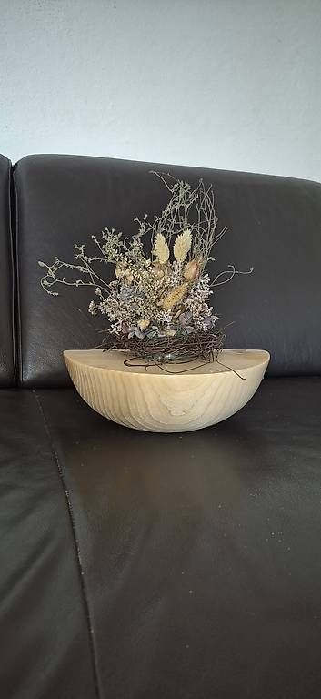 Tutte le decorazioni: Holzschale mit Gesteck (neu) – Nuovo e nell'imballaggio originale da Gamprin venduto da Holzkunst. 2