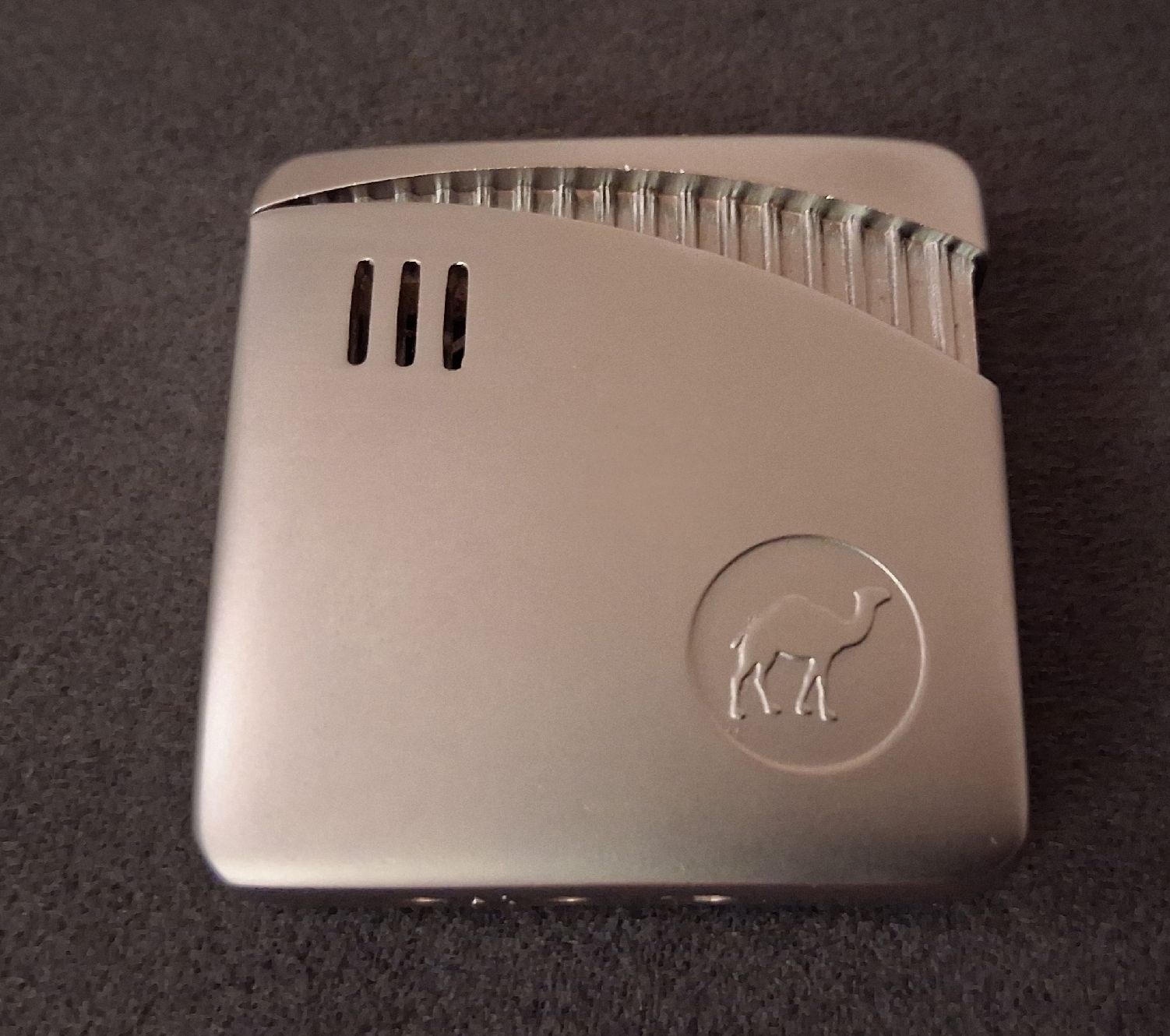 Camel Accendini: Briquet de collection Camel – Nuovo e nell'imballaggio originale da St-Imier venduto da supernova21