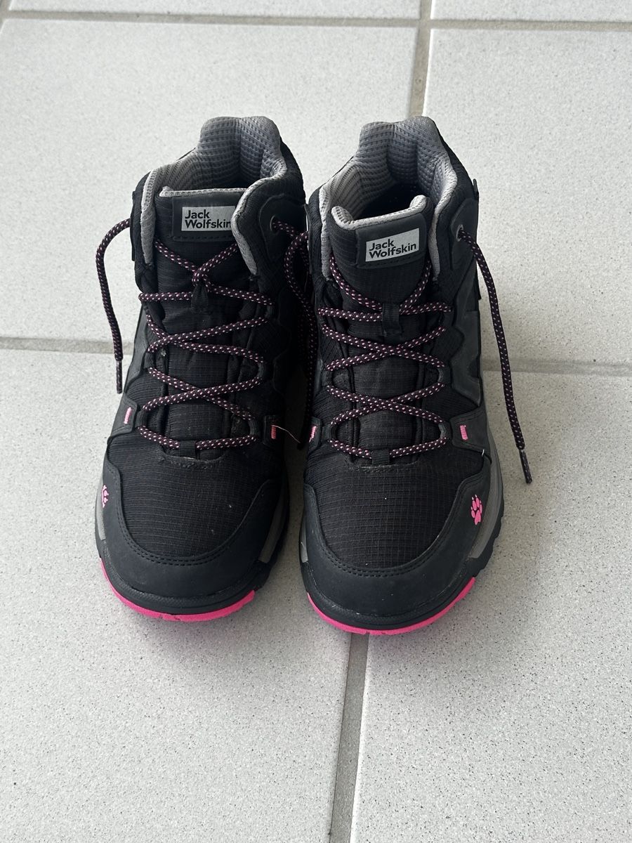 Jack Wolfskin Schuhe für Mädchen: Wanderschuhe Jack Wolfskin 37 – Gebraucht aus Forch von sv94