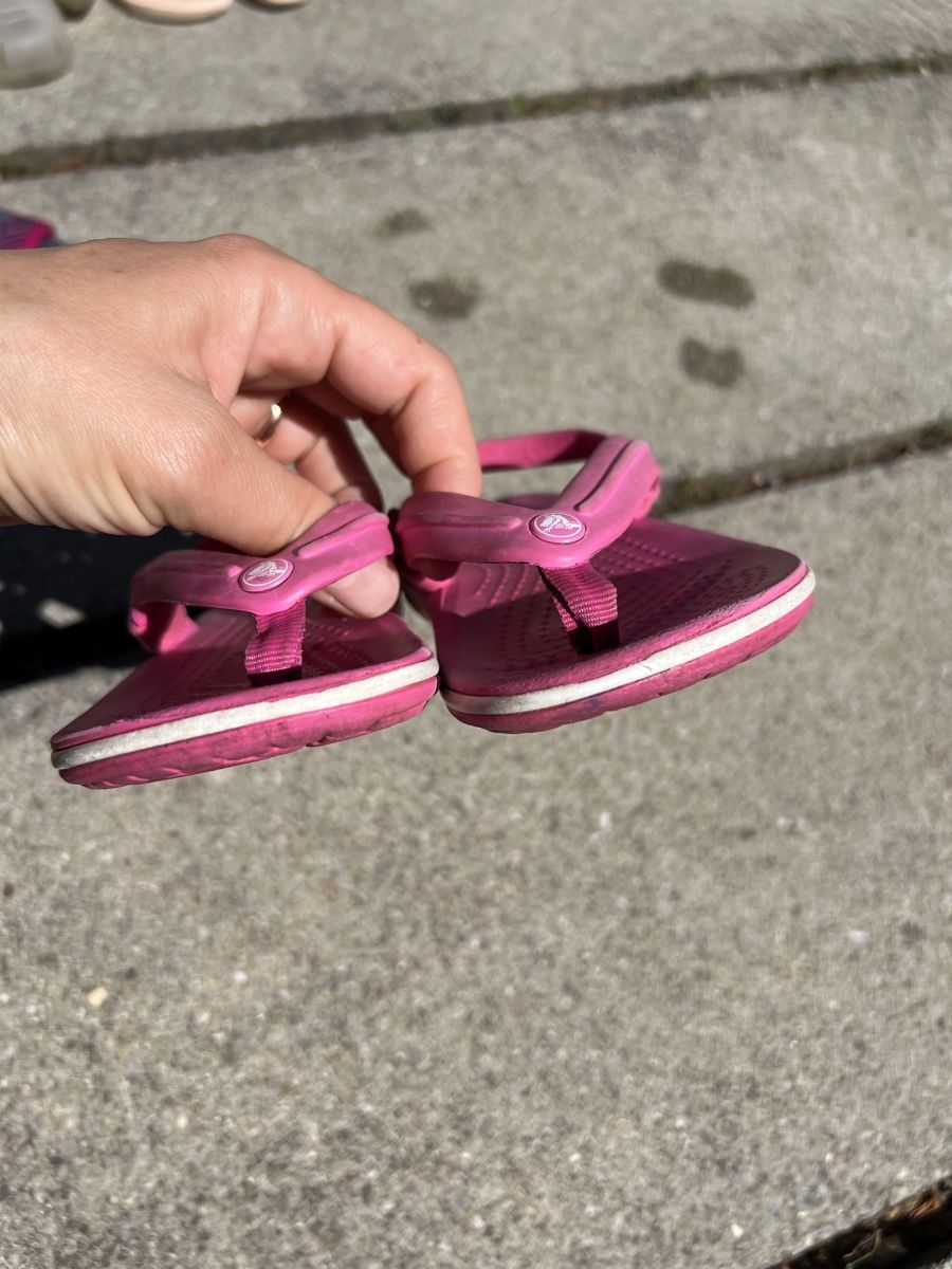 Crocs Chaussures filles: Crocs Sandalen Gr C8 (24-25) – D'occasion à Winterthur par LeonoraCor 1