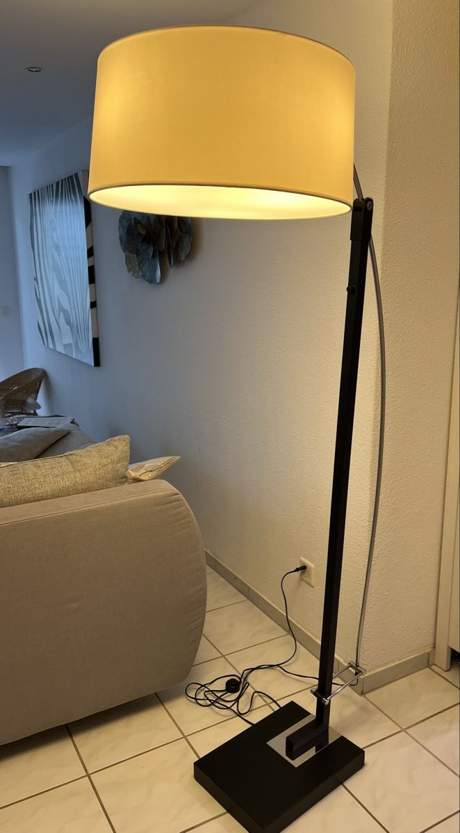 Lampen: Stehlampe – Gebraucht aus Berikon von Dusche