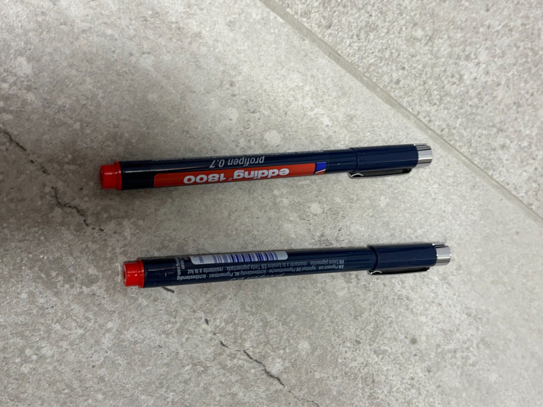 Penna & Evidenziatori: 2x Stylo rouge Edding 1800 neuf – Nuovo (secondo la descrizione) da Salvenach venduto da gwenwywar