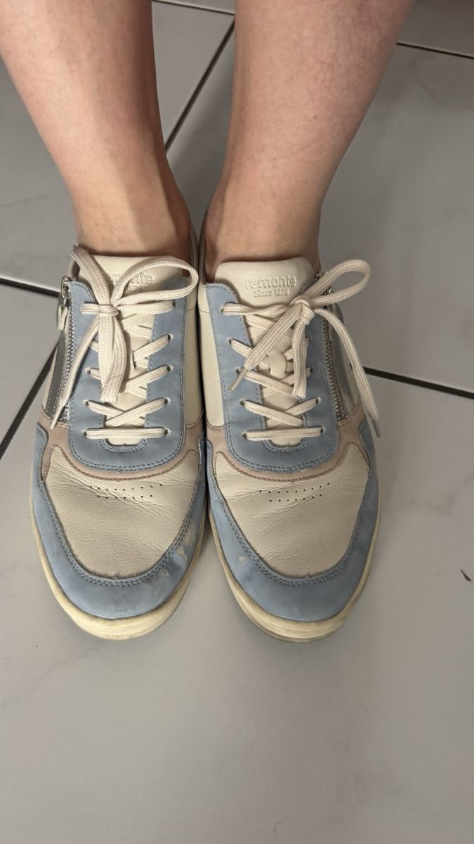 Scarpe da donna: Bequeme Damen Sneakers Gr. 45 hellblau – Usato da Altendorf venduto da Ro