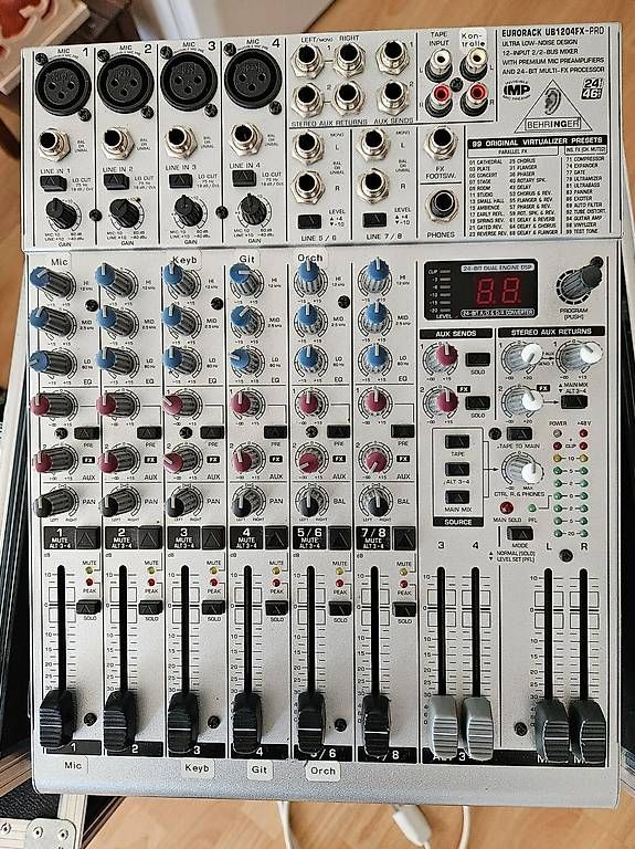 Platines de mixage: Behringer Eurorack UB1204FX-Pro mit Winkelrack – D'occasion à Egerkingen par pen_n7zc 2