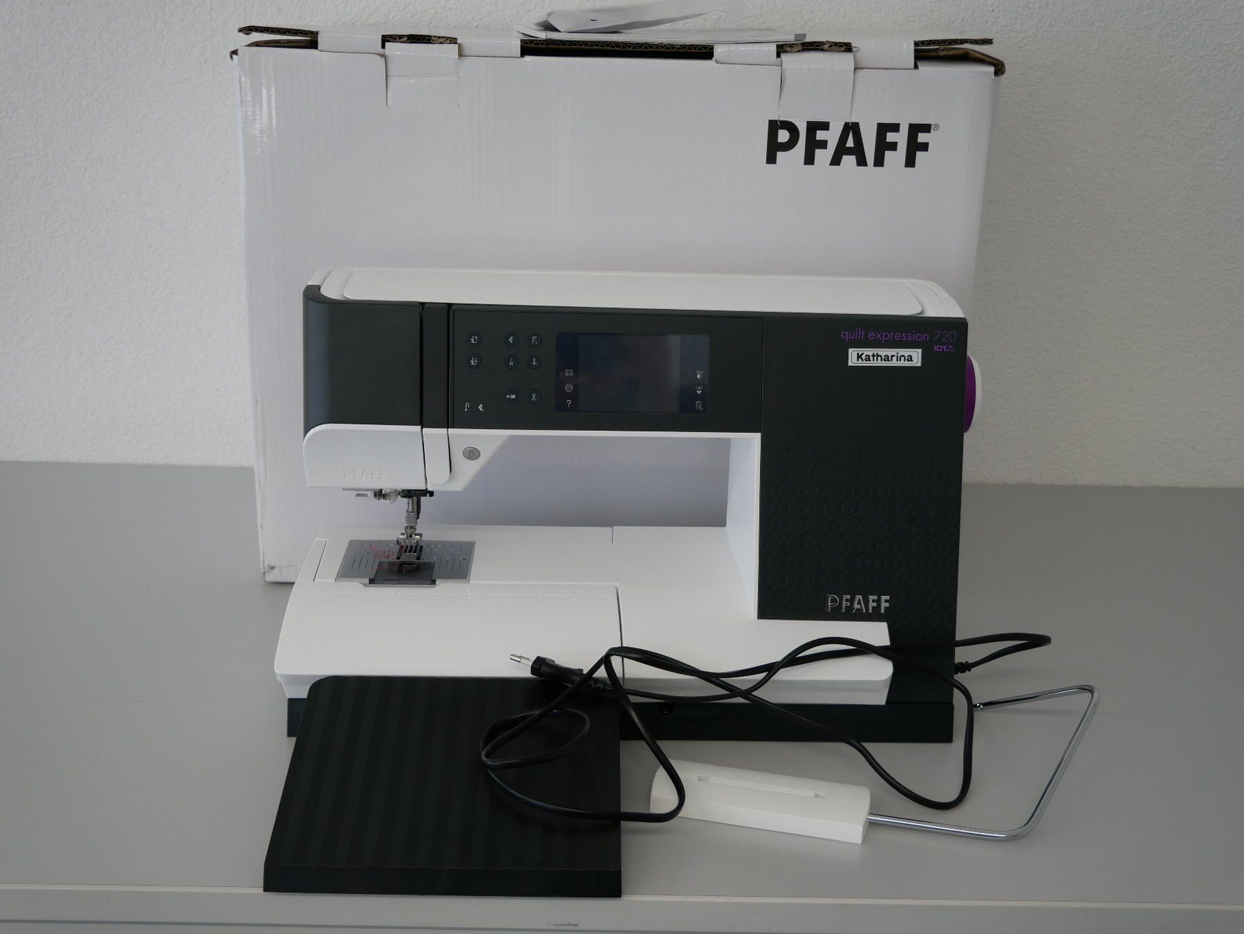 Macchine da cucire: Pfaff Nähmaschine, Quilt Expression 720 – Usato da Weinfelden venduto da Run_pdb8 1