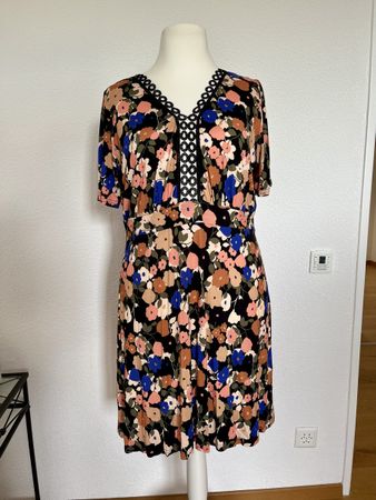 Schönes Sommerkleid Grösse 48/50 von Bonprix