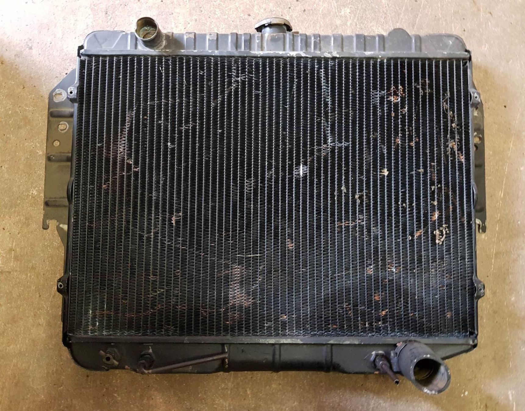 Tutti pezzi di ricambio auto: Original Mopar Kühler  No.2 – Usato da Niedergösgen venduto da usc_8qc6
