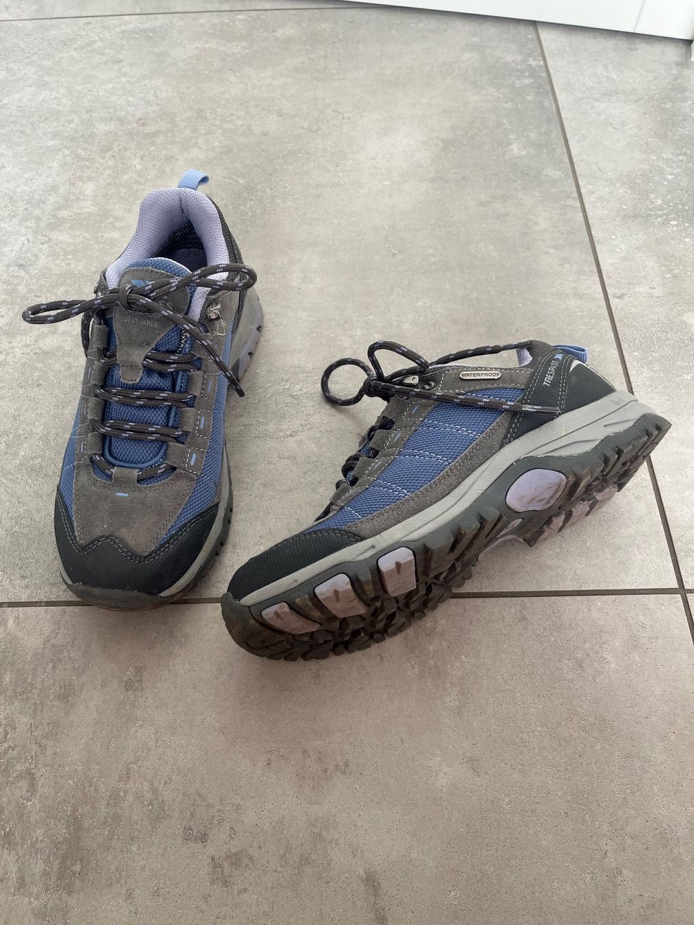 Chaussures femmes: Tresspass, Wanderschuhe, grau, blau, Gr. 37, w. Neu – D'occasion à Mollis par Miss_Dresses
