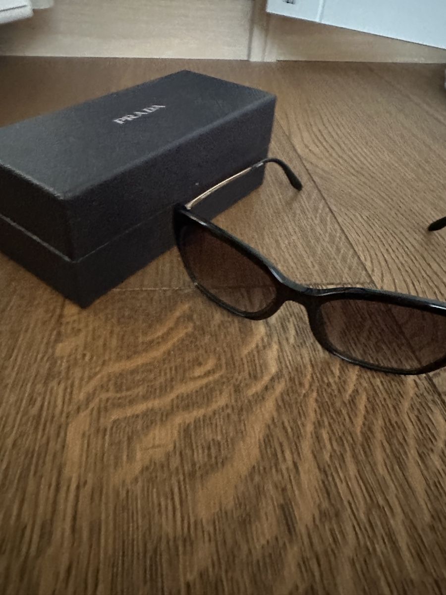 Prada Brillen & Gläser: Prada Sunglasses  – Gebraucht aus Dielsdorf von kuz_5sl8 2