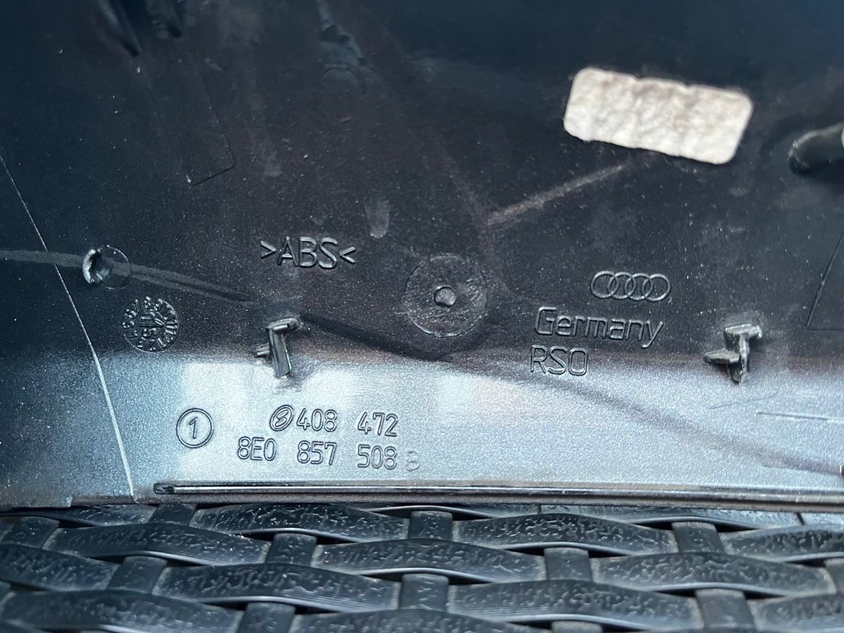 Audi Tutti pezzi di ricambio auto: Audi RS4 B7 Spiegelkappen – Usato da Oberuzwil venduto da bookforest 4