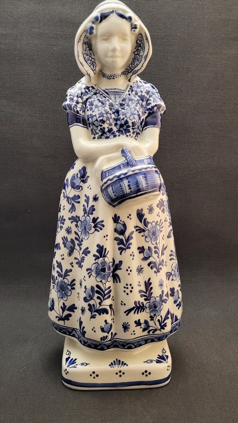 Figuren: Porzellan-Figur "Bäuerin" DELFT – Gebraucht aus Basel von spinne02 1
