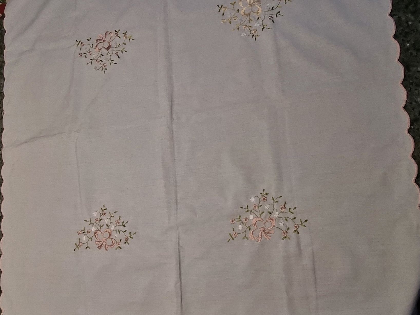 Stoffe: Tischdecke  bestickt 77 x 77 cm – Gebraucht aus geroldswil von Gumball1 2