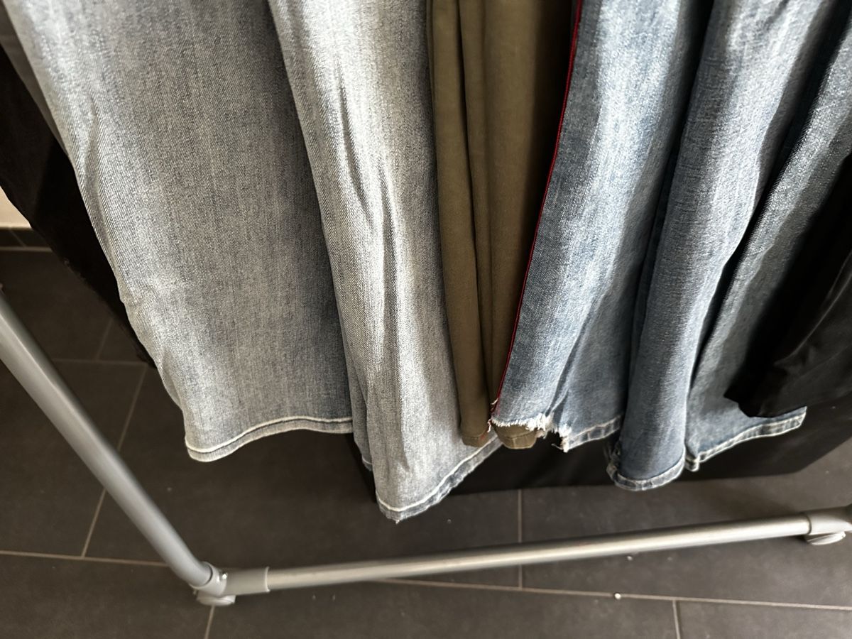 Jeans: Jeans Hosen  – D'occasion à Winterthur par Frangello 2