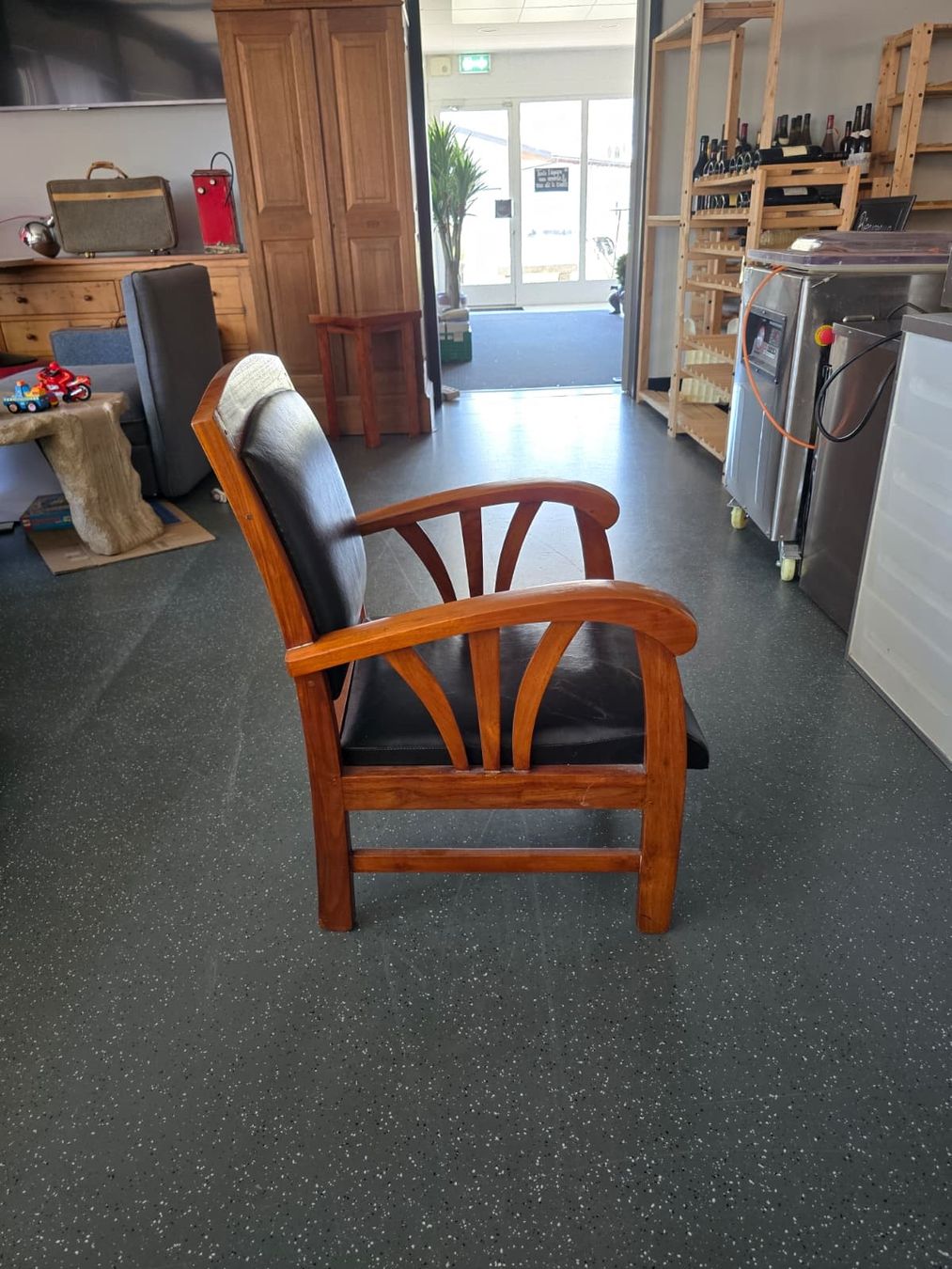Poltrone: 4 fauteuils placets/dossiers cuirs. Dès 1.- – Usato da St-Maurice venduto da antikdestok 1