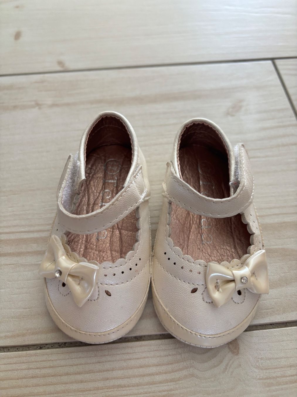 Scarpe per ragazze: Chaussures taille 17 – Usato da Chapelle-s-Moudon venduto da vanesso