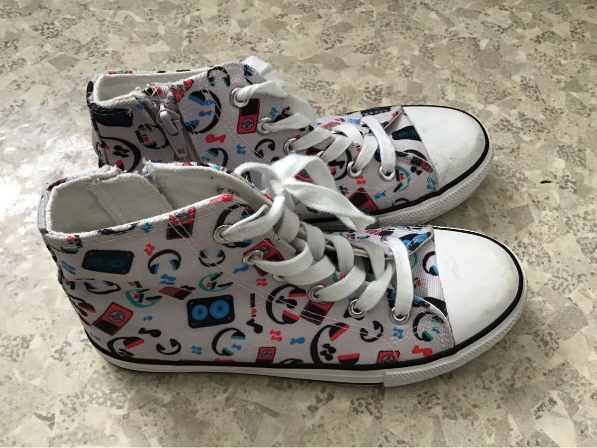 Schuhe für Mädchen: Coole Mädchen Schuhe Grösse 34, Top Zustand. – Gebraucht aus Seuzach von Tureda