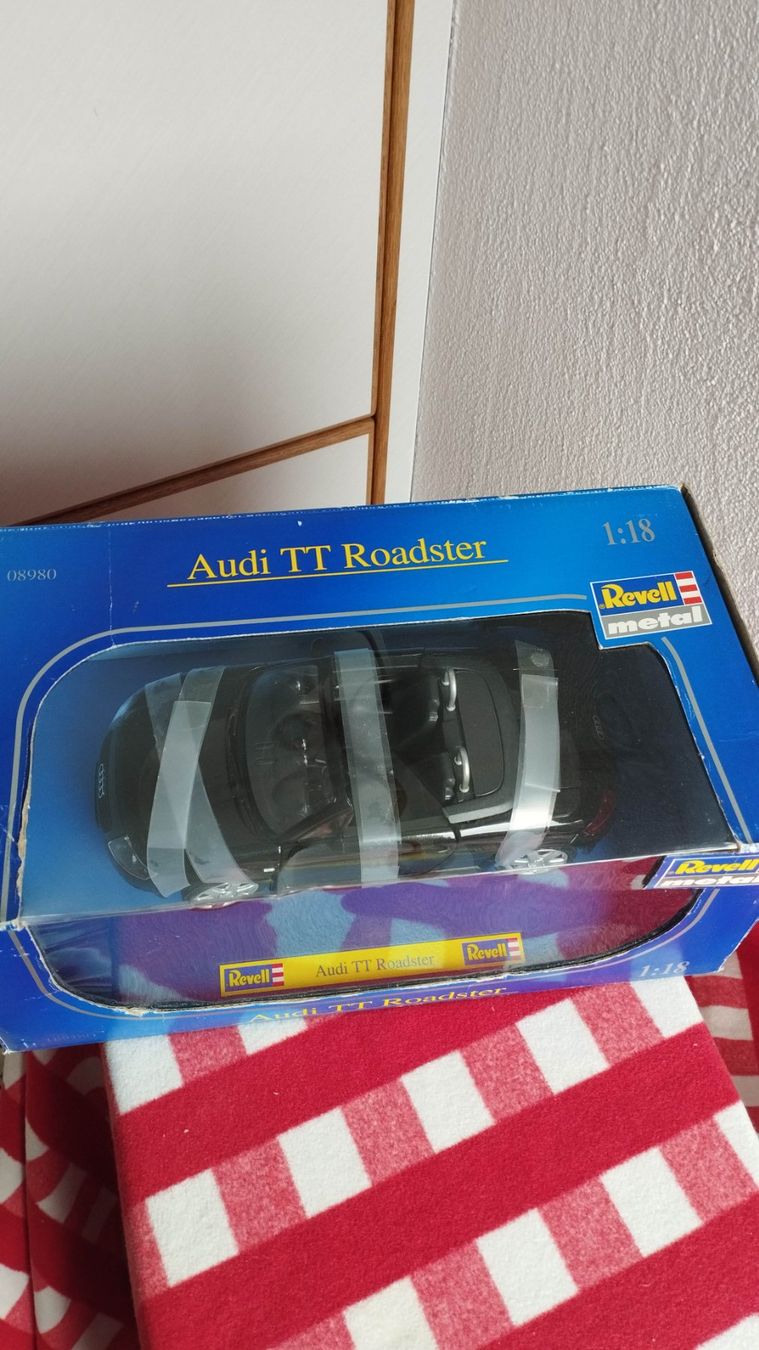 Revell Modellini d'auto: Audi TT Roadster – Usato da Chur venduto da oriori 2
