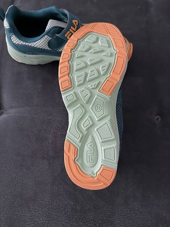 Scarpe per ragazzi: Turnschuhe Grösse 35 – Usato da Oberengstringen venduto da Kati.vrdoljak 2