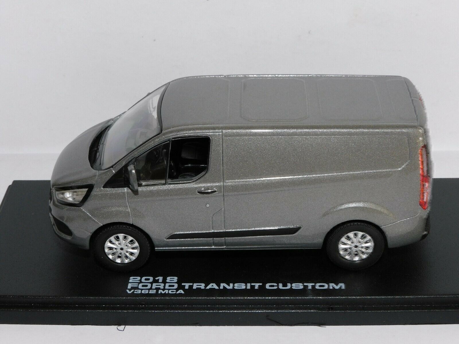Ford Modellini d'auto: Ford Transit Custom V32MCA Phase II seit 2018 Magnetic grau – Nuovo e nell'imballaggio originale da Gerlafingen venduto da espero88 5