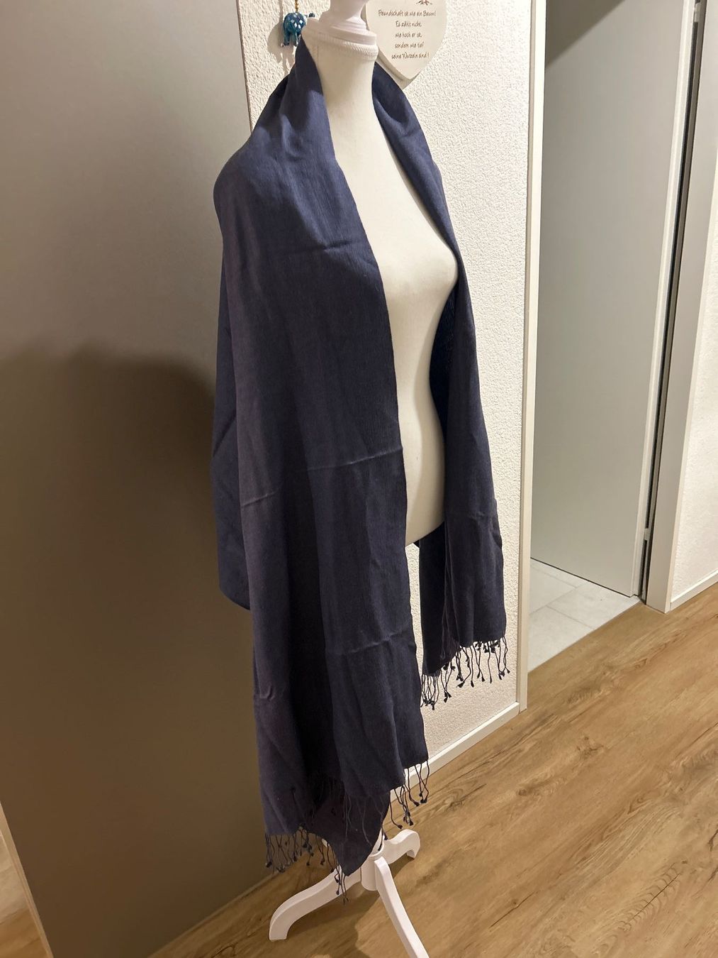 Foulard & Sciarpe: Schal mit Fransen dunkelgrau  204/69 – Usato da Brunnen venduto da Nala2929 3