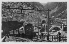 Göschenen (UR) Elektrischer Zug Gotthardbahn