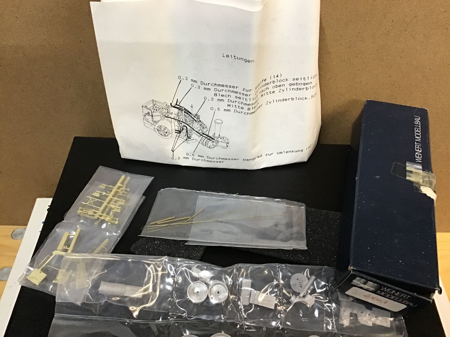Kit di modellismo & Modellini statici: Wienert Modellbau Strassenwalze 1:87 – Nuovo e nell'imballaggio originale da Männedorf venduto da Modell-Spezialisten