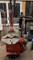 Pneumontier- und Auswuchtmaschine