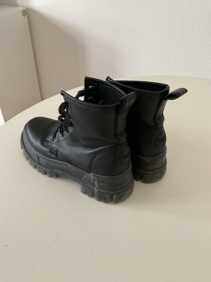Buffalo Damenschuhe: Buffalo Schnürstiefel schwarz – Gebraucht aus Wünnewil von jani.ch 1