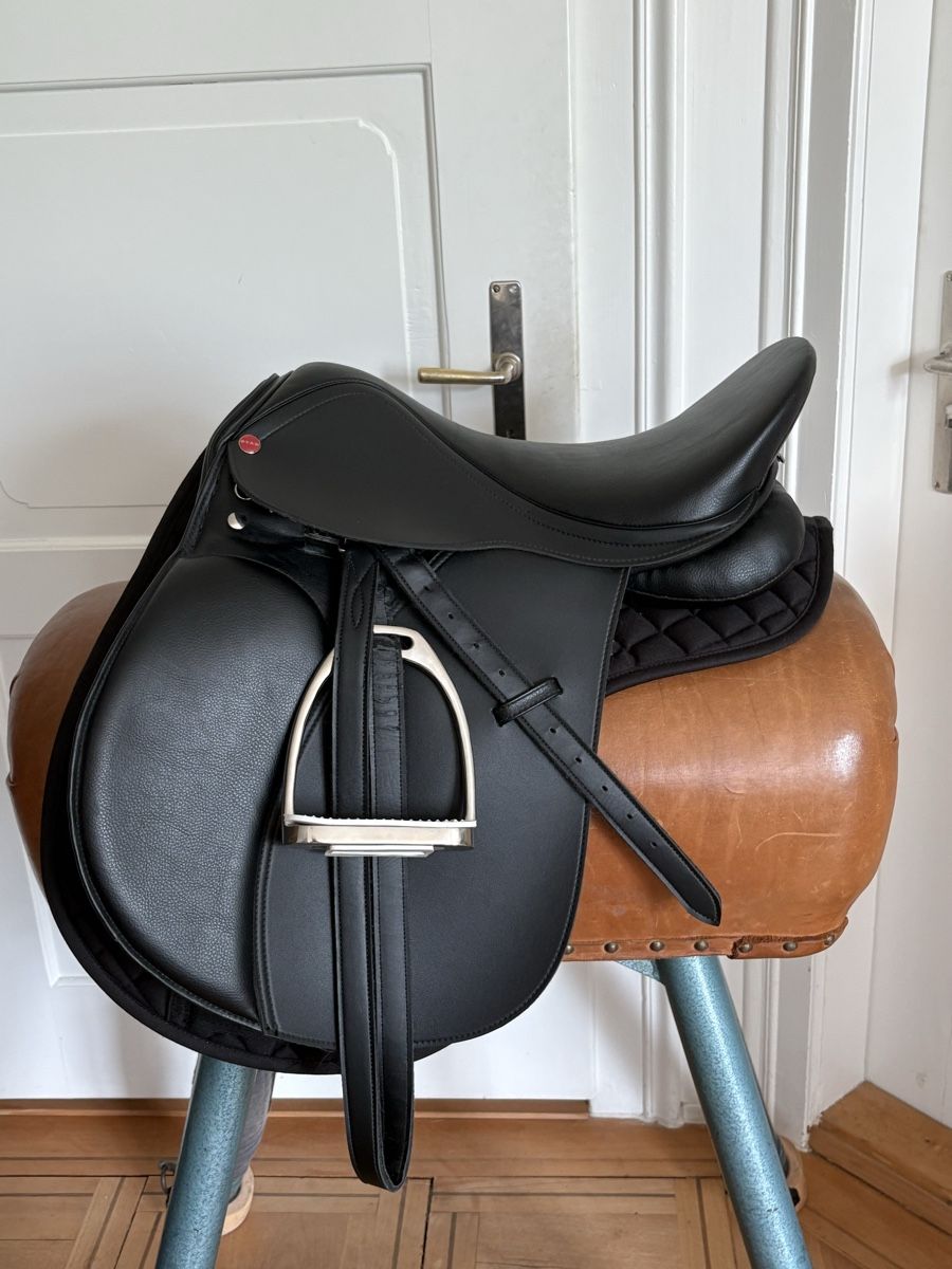 Selle & Accessori: Star Sattel mit Zubehör – Usato da Weesen venduto da D0101D