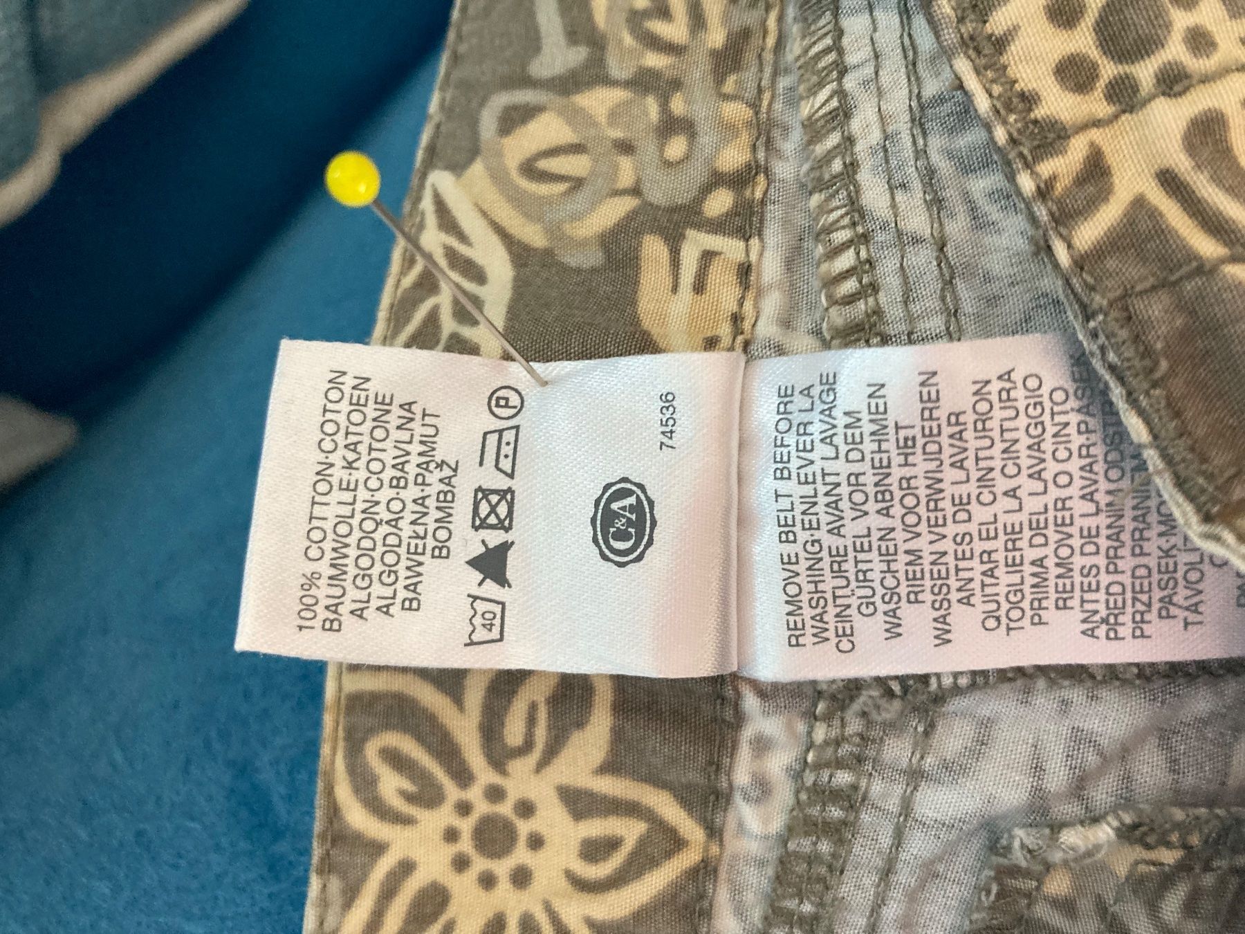C&A Pantaloni: Caprihose  gemustert, Mädchen Gr. 134, – Usato da Meggen venduto da tulipe21 7