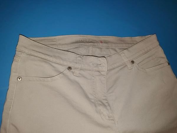 Pantaloni: Capri-Hose beige Gr. 38/40 - Kurzgrösse – Usato da Oberhofen AG venduto da iitf2020 1