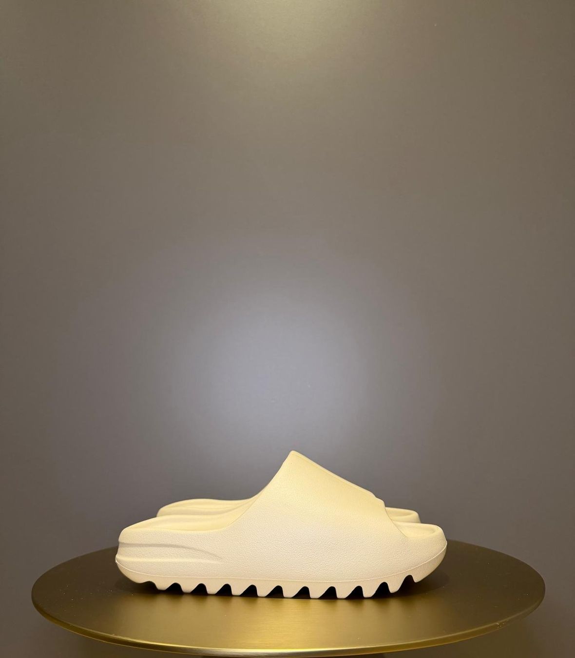 Adidas Herrenschuhe: Yeezy Slide "Bone" – Neu (gemäss Beschreibung) aus Langnau i. E. von dis_tc9q
