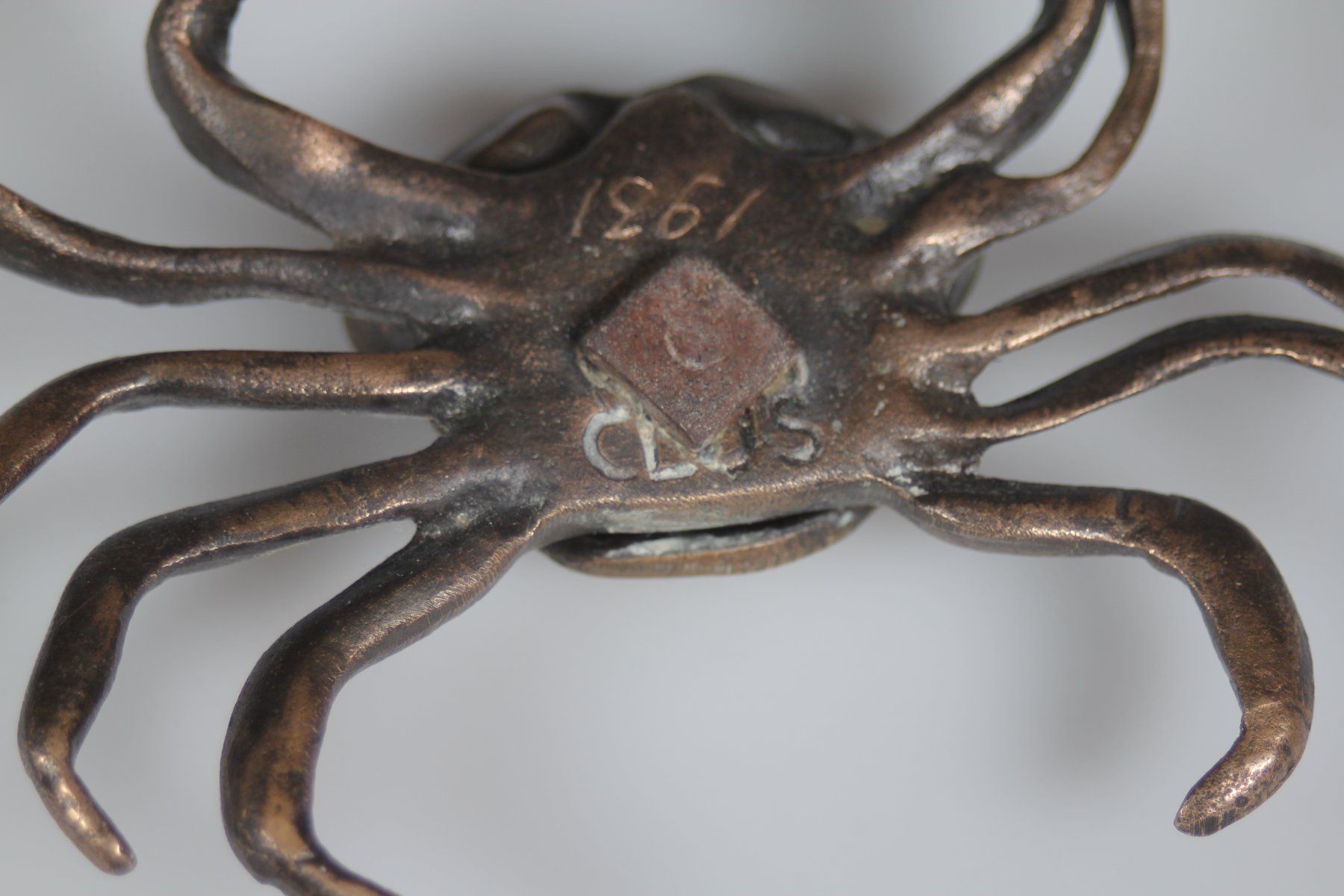 Statuette: Bronze Krabbe signiert CLUS 1931 – Usato da Basel venduto da IRMAundFRED 2