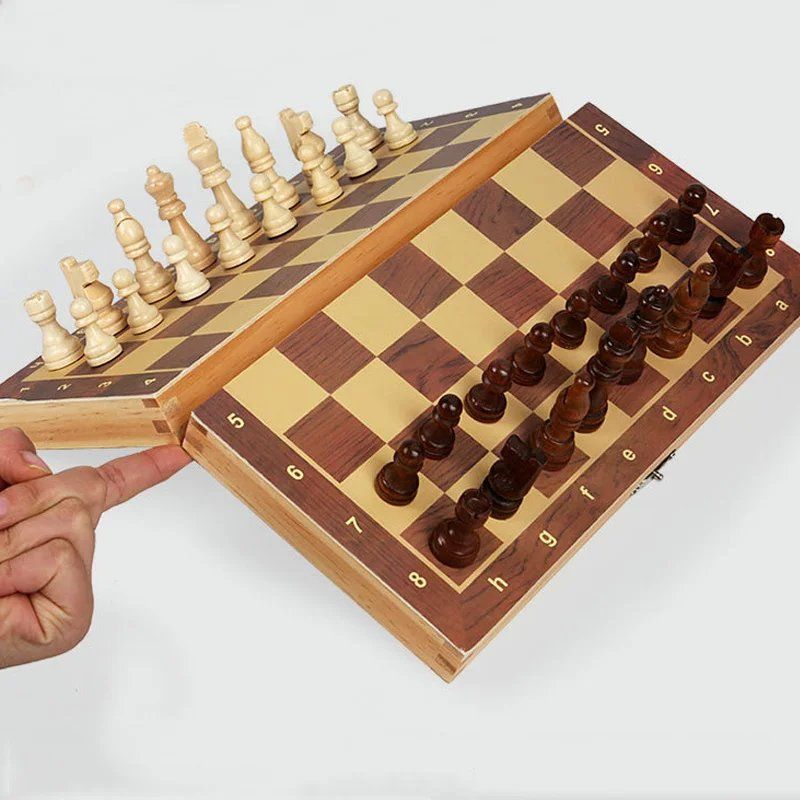 Giochi: Magnetisches hölzernes Schachspiel – Nuovo e nell'imballaggio originale da Balgach venduto da GZ-Tech 2