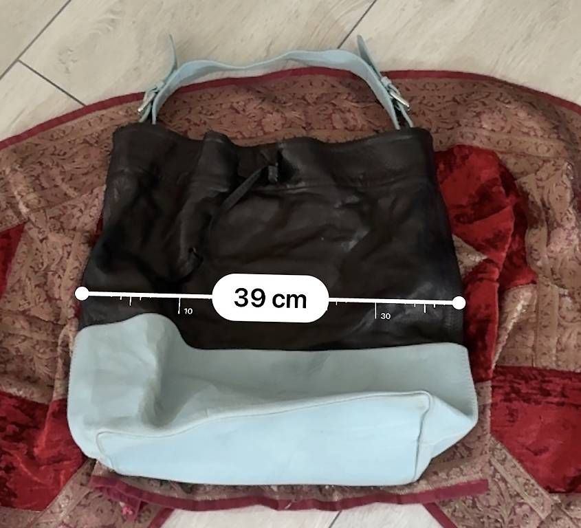 Taschen für Damen: Blau-schwarze Ledertasche – Gebraucht aus Bergdietikon von ulr_r9x5 1
