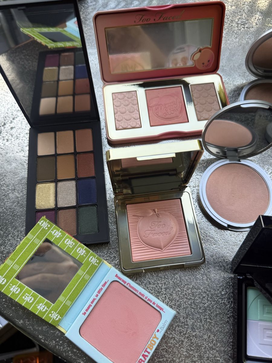 Altro in Stoviglie & Bicchieri: Makeup Palette and Powder Set Various Brands Used – Nuovo (secondo la descrizione) da Zürich venduto da pinish